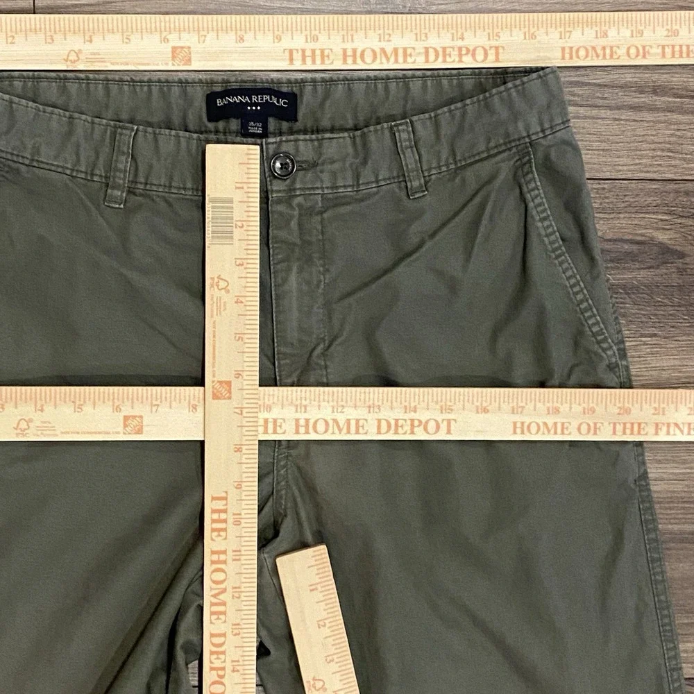 Banana Republic Chino Pants‎ Men's Green Waist actual Size 34 Classic